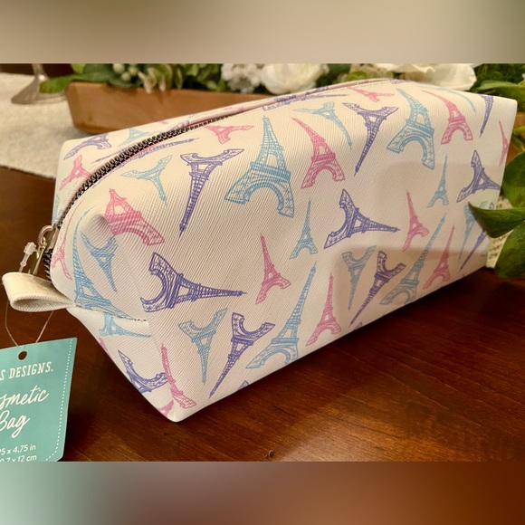 NWT! Cosmetic bag with zipper. White color with Paris design. - Picture 8 of 9